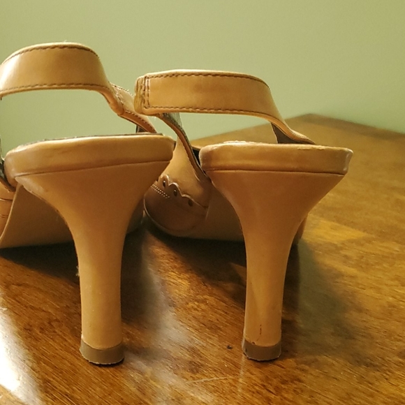 Naturalizer - Picture 3 of 6